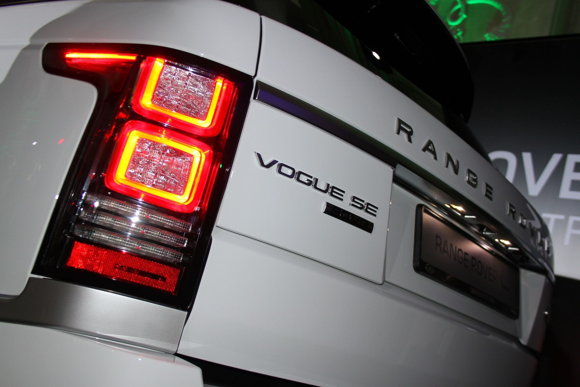 Длиннобазный Range Rover L 2014