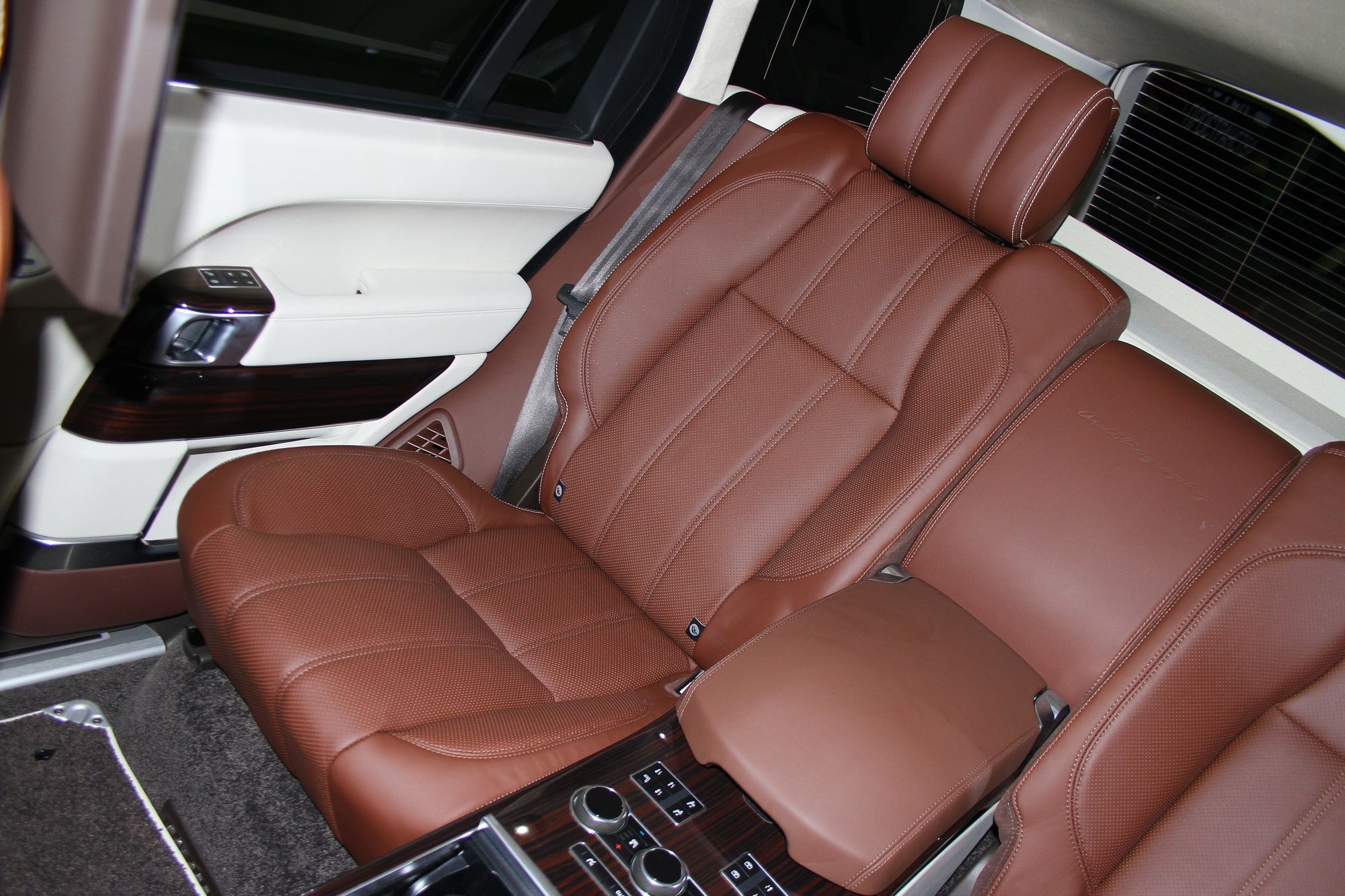 Длиннобазный Range Rover L 2014