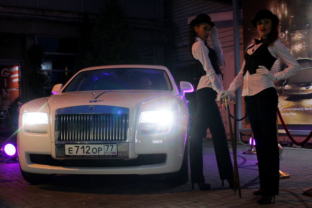Rolls-Royce Ghost в ресторане Ginza