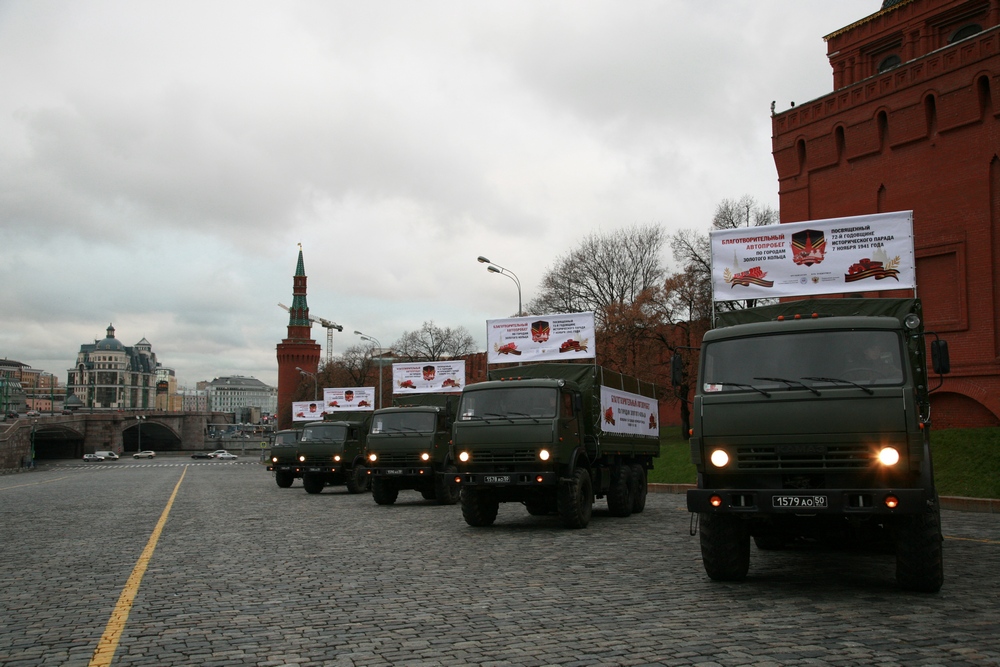Автопробег по городам Золотого кольца в честь 72-й годовщины исторического парада 7 ноября 1941 года