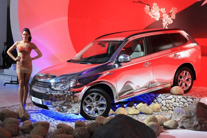 Mitsubishi Outlander PHEV общий вид Mitsubishi Outlander PHEV общий вид