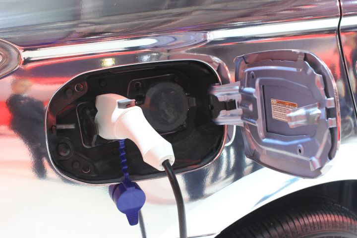 Mitsubishi Outlander PHEV подзарядка авто Mitsubishi Outlander PHEV подзарядка авто