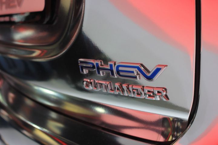 Mitsubishi Outlander PHEV лэйбл Mitsubishi Outlander PHEV лэйбл