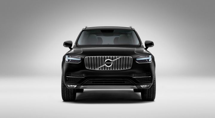 Новый Volvo XC90 вид спереди Новый Volvo XC90 вид спереди