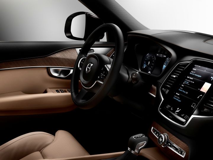 Новый Volvo XC90 вид на консоль управления Новый Volvo XC90 вид на консоль управления