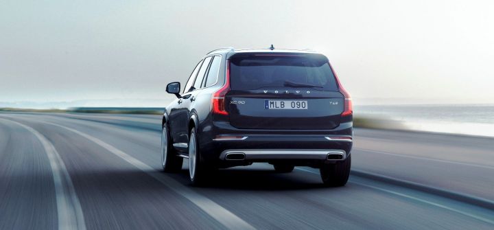 Новый Volvo XC90 вид сзади Новый Volvo XC90 вид сзади