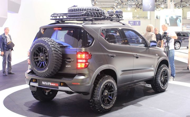 Chevrolet Niva вид сзади Chevrolet Niva вид сзади