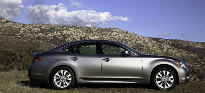 По сути новый Infiniti Q70 - обновленная версия Infiniti M По сути новый Infiniti Q70 - обновленная версия Infiniti M
