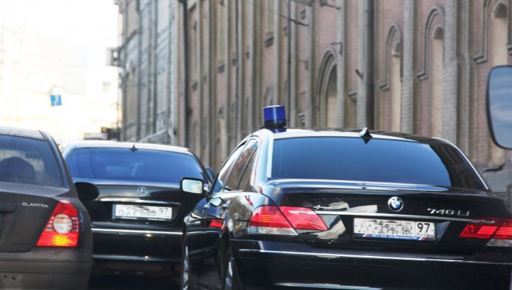 Номера за незаконно установленные спецсигналы отнимать не будут. Номера за незаконно установленные спецсигналы отнимать не будут.