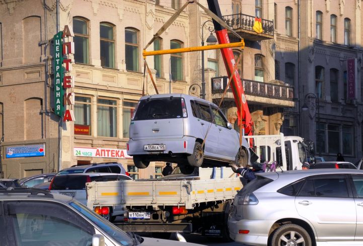 В России могут отменить платную эвакуацию авто.