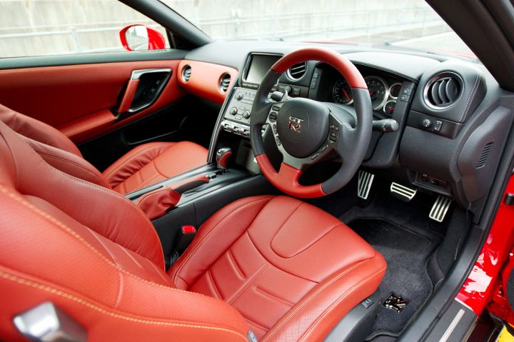 Nissan GT-R получит мощную гибридную силовую установку