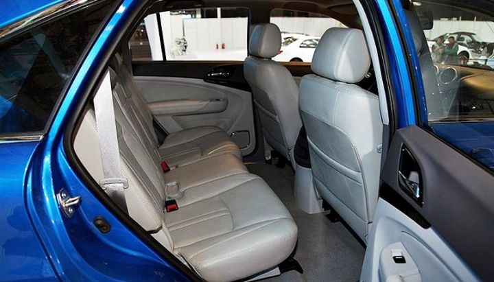 В Китае начинаются продажи нового кроссовера BYD S7.