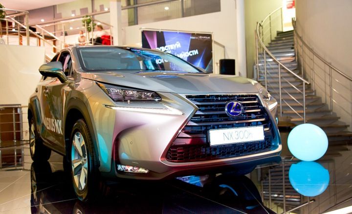 Презентация Lexus NX в «Лексус – Пулково»