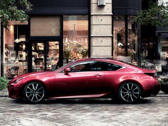 Стала известна цена нового Lexus RC 350 - 2,4 млн рублей