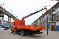 «Дорожный мастер» с двухрядной 7-местной кабиной и КМУ Amco Veba с буром «Дорожный мастер» с двухрядной 7-местной кабиной и КМУ Amco Veba с буром