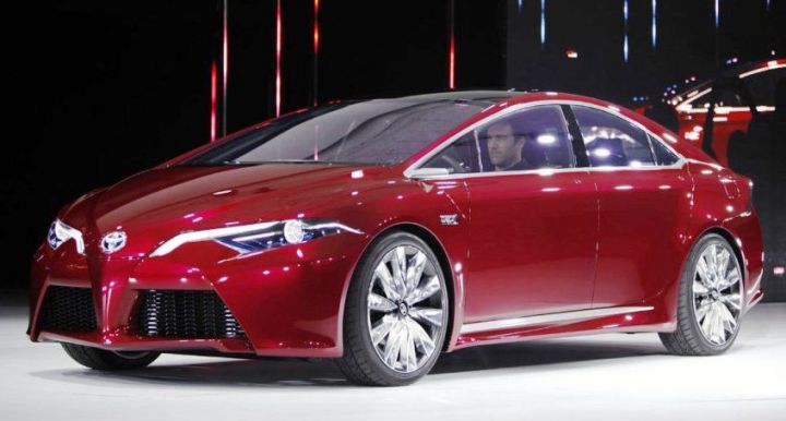 Компания Toyota перенесла презентацию Prius нового поколения