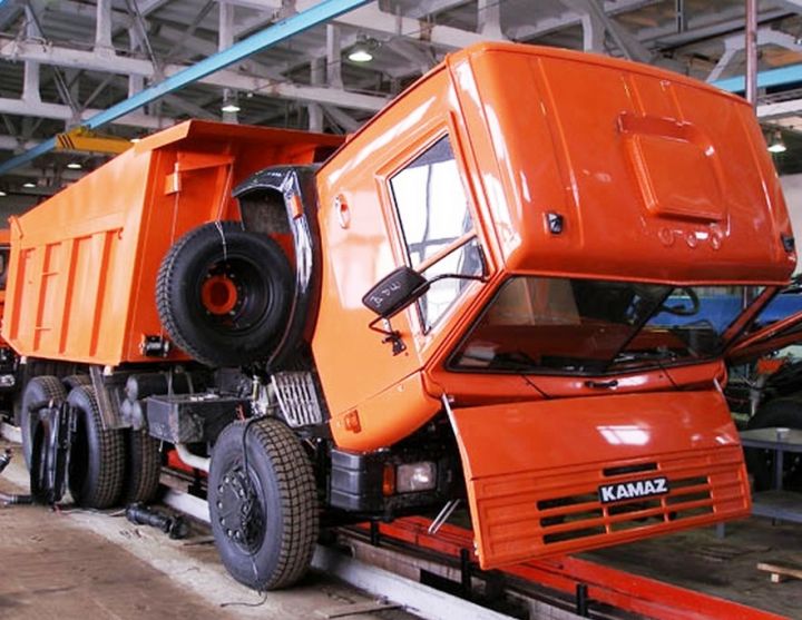 Автозаводы в России заметно сократили объемы производства Автозаводы в России заметно сократили объемы производства