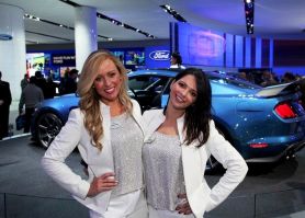 Детройт-2015: самые красивые девушки автошоу