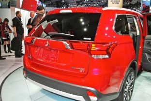 В Нью-Йорке представили обновленный Mitsubishi Outlander