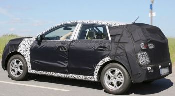 Kia вывела на тесты новый компактвэн