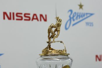 Компания Nissan вручила ключи от автомобилей игрокам ФК «Зенит» 