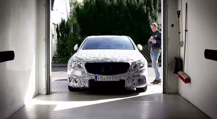 Новый Mercedes Е-класса будут парковать с помощью телефона 