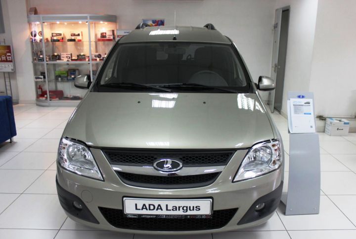 Lada Largus покрасят в алый цвет