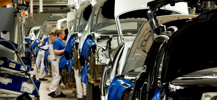 За год автозаводы России сократили 10% рабочих За год автозаводы России сократили 10% рабочих