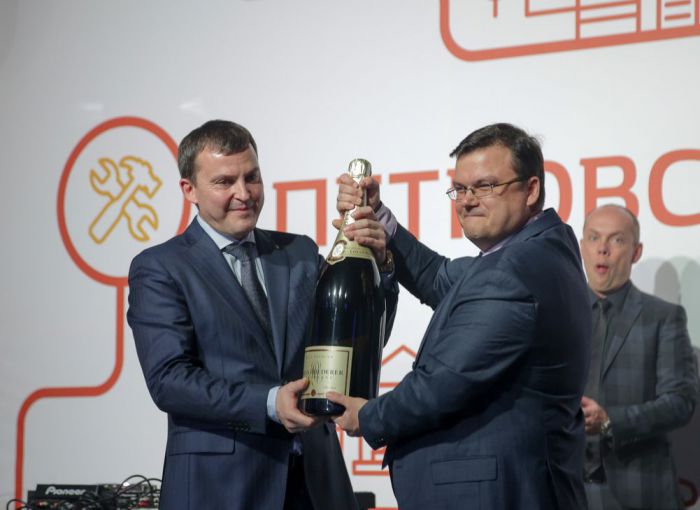 Солдунов Антон Александрович, генеральный директор Петровский Автоцентр и Андрей Владимирцев, директор по продажам коммерческой дирекции Рено Россия