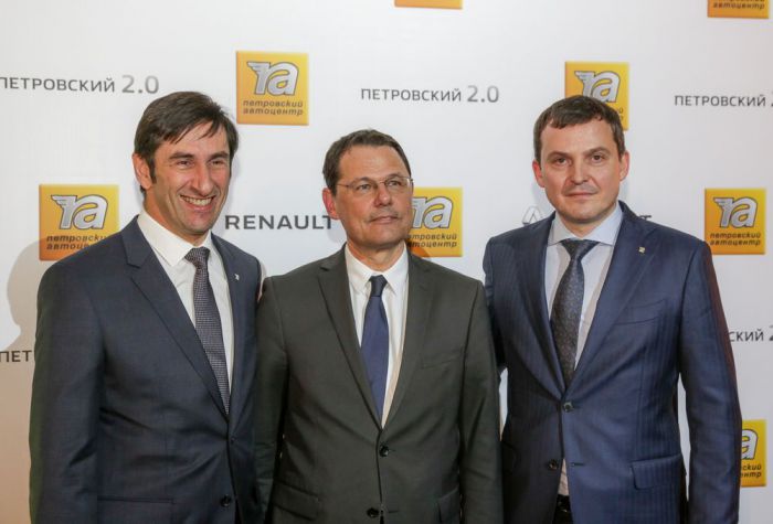 Солдунов Антон Александрович, генеральный директор, Маркман Эдуард Владимирович исполнительный директор Петровский Автоцентр и Жером Панно, комерческий директор Renault Россия