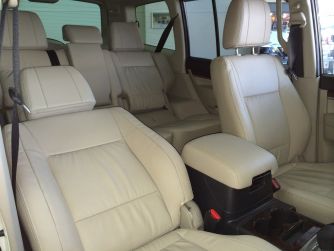 Mitsubishi Pajero с бежевым салоном