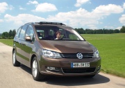 Минивэн Volkswagen Sharan летом дебютирует в Европе