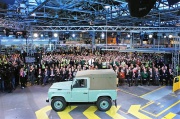 Последний Land Rover Defender текущего поколения сошел с конвейера